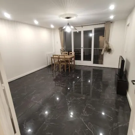 Privee Avec Un Balcon
